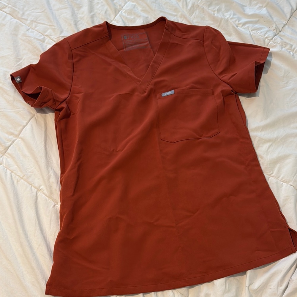 Figs auburn/burnt orange scrub top!